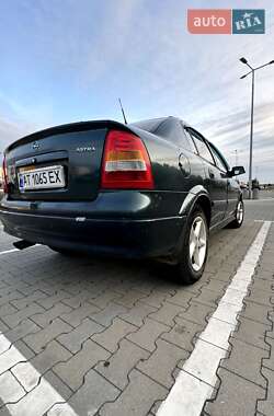 Седан Opel Astra 2004 в Новом Буге