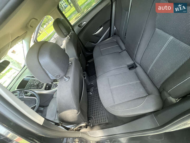 Универсал Opel Astra 2012 в Мукачево