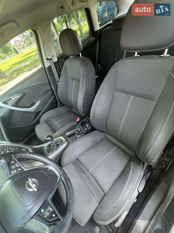 Универсал Opel Astra 2012 в Мукачево