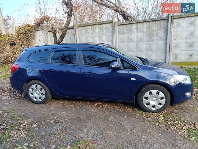 Универсал Opel Astra 2011 в Виннице