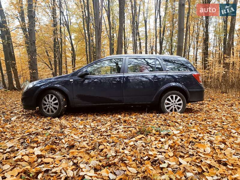 Универсал Opel Astra 2011 в Виннице