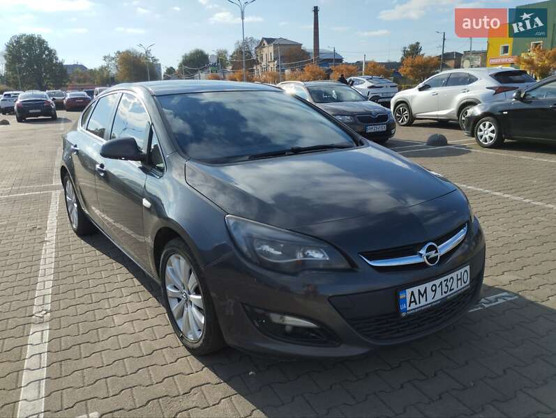 Седан Opel Astra 2015 в 
