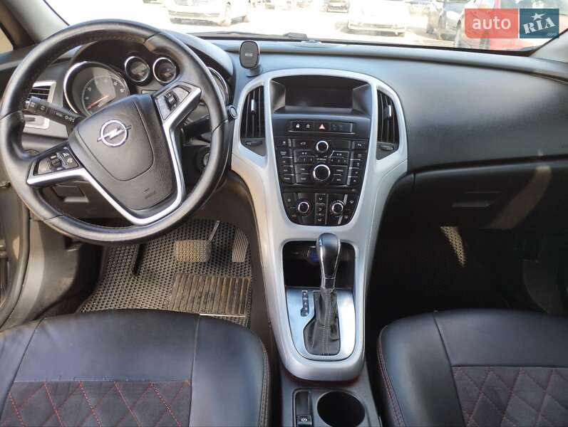 Седан Opel Astra 2015 в Житомире