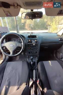 Седан Opel Astra 2004 в 