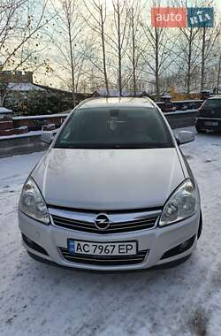 Універсал Opel Astra 2010 в Рівному