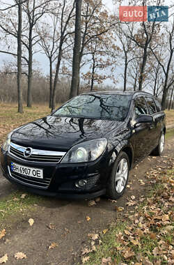 Универсал Opel Astra 2008 в Измаиле