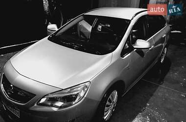 Універсал Opel Astra 2012 в Міжгір'ї