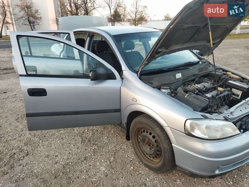 Седан Opel Astra 2002 в Киеве