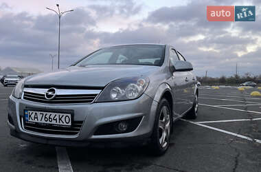 Седан Opel Astra 2012 в Киеве