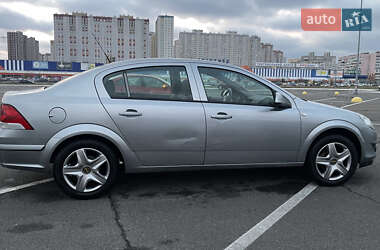 Седан Opel Astra 2012 в Києві