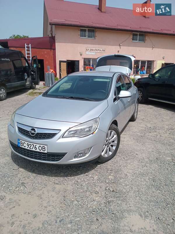 Хэтчбек Opel Astra 2010 в Львове