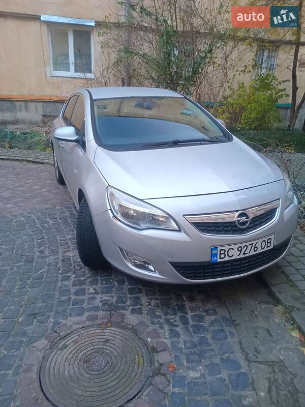 Хэтчбек Opel Astra 2010 в Львове