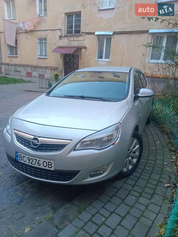 Хэтчбек Opel Astra 2010 в Львове