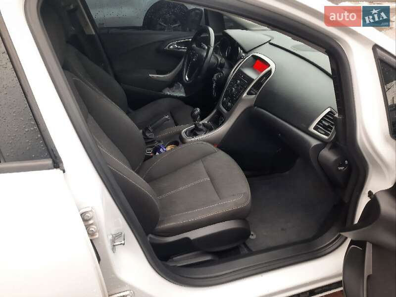 Универсал Opel Astra 2011 в Калуше