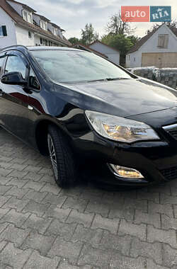 Универсал Opel Astra 2011 в Львове