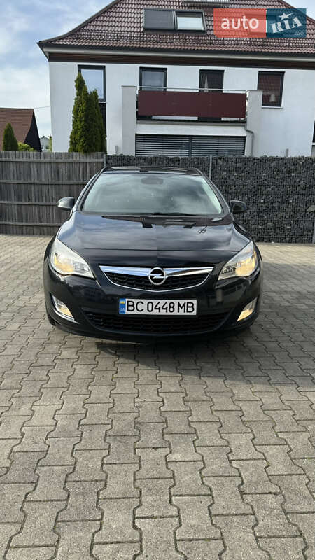 Универсал Opel Astra 2011 в Львове