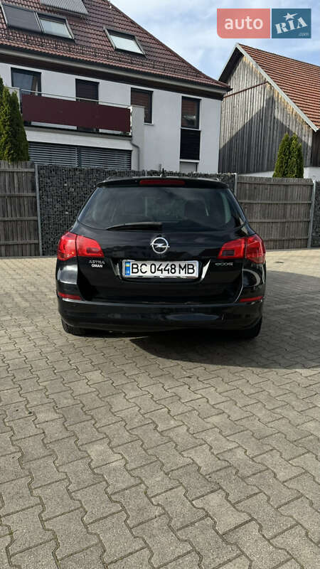 Универсал Opel Astra 2011 в Львове
