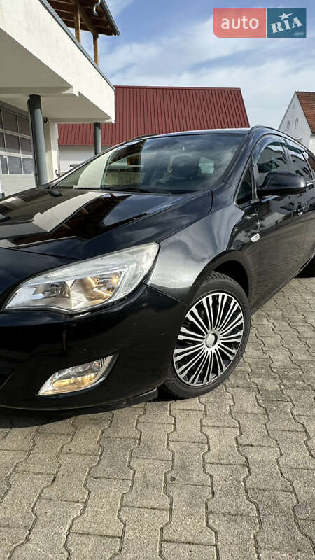 Универсал Opel Astra 2011 в Львове