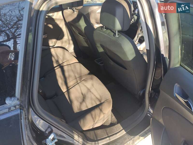 Універсал Opel Astra 2011 в Росошанах