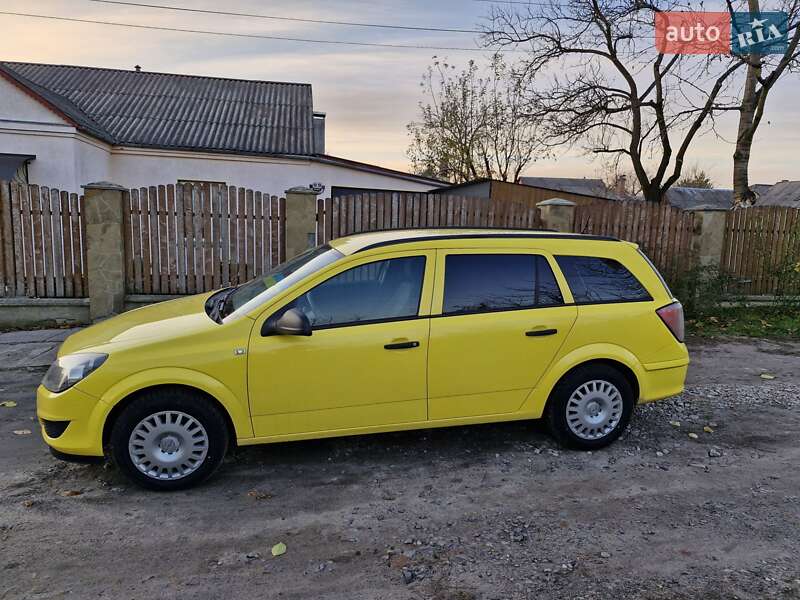 Універсал Opel Astra 2010 в Нововолинську
