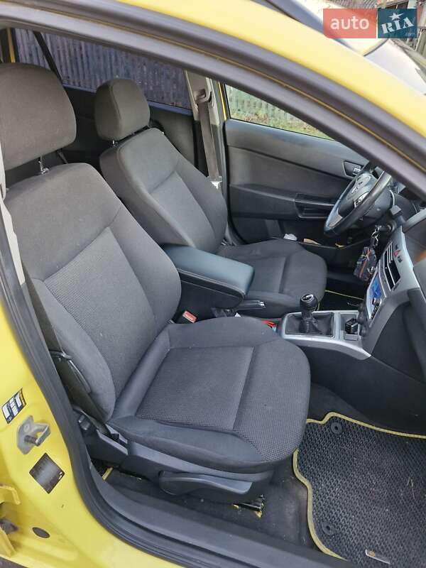 Універсал Opel Astra 2010 в Нововолинську