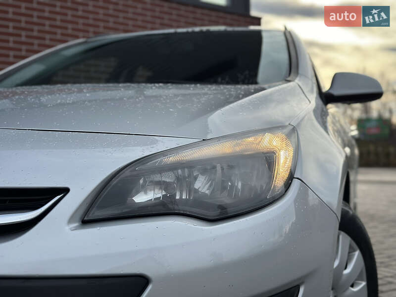 Универсал Opel Astra 2014 в Львове