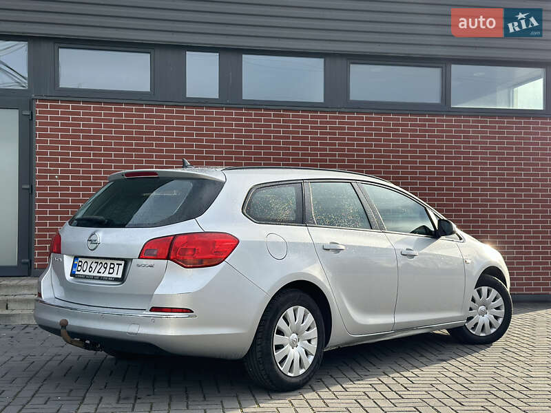 Универсал Opel Astra 2014 в Львове