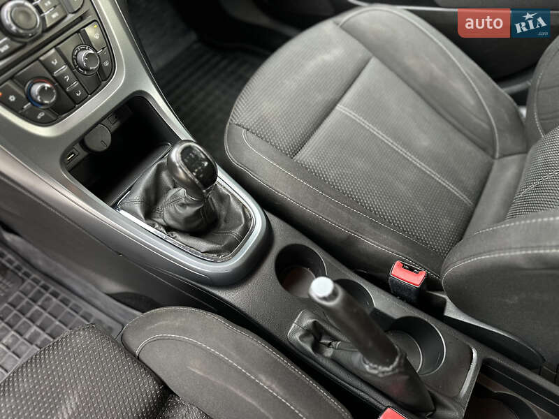Универсал Opel Astra 2014 в Львове