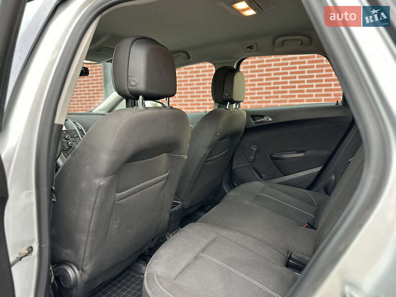 Универсал Opel Astra 2014 в Львове