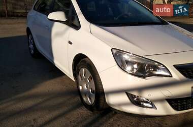 Универсал Opel Astra 2011 в Полтаве