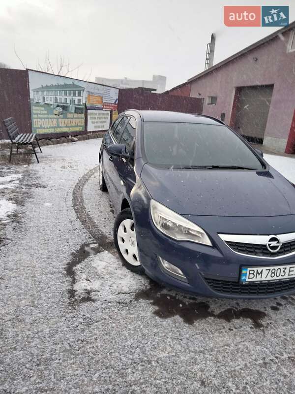 Універсал Opel Astra 2011 в Сумах