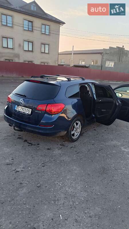 Универсал Opel Astra 2011 в Золочеве