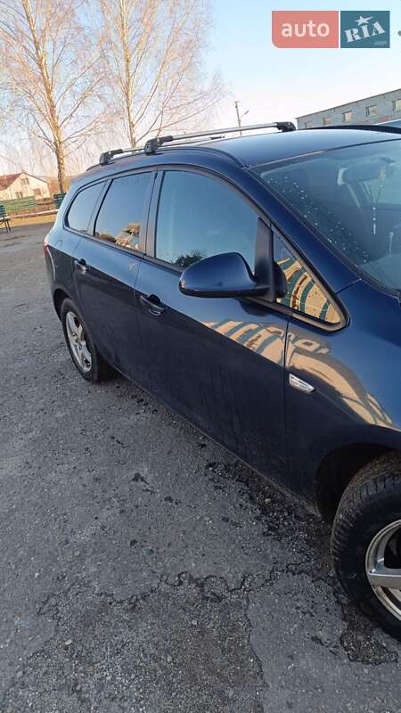 Универсал Opel Astra 2011 в Золочеве