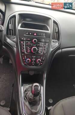 Универсал Opel Astra 2014 в 