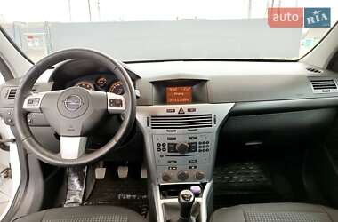 Седан Opel Astra 2012 в Павлограді