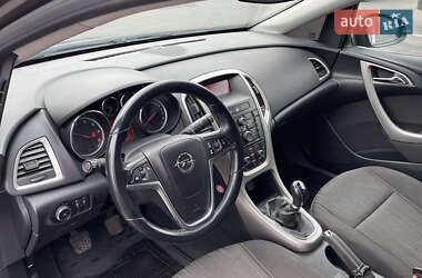 Універсал Opel Astra 2012 в 