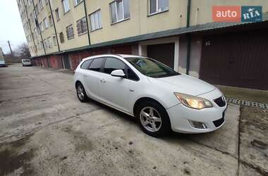 Універсал Opel Astra 2011 в Івано-Франківську