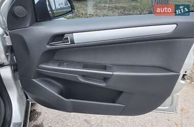 Хэтчбек Opel Astra 2007 в 
