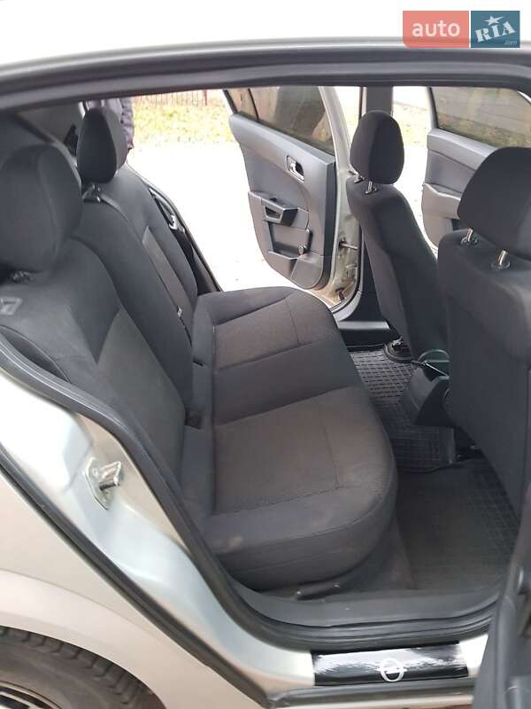 Хэтчбек Opel Astra 2006 в Боровой