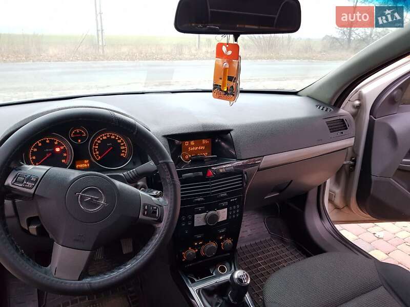 Хэтчбек Opel Astra 2006 в Боровой