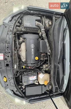 Хэтчбек Opel Astra 2005 в 