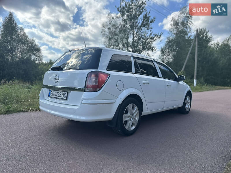 Универсал Opel Astra 2012 в Ивано-Франковске