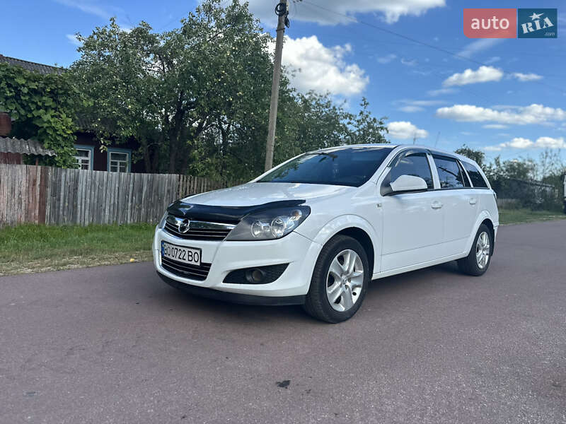 Универсал Opel Astra 2012 в Ивано-Франковске