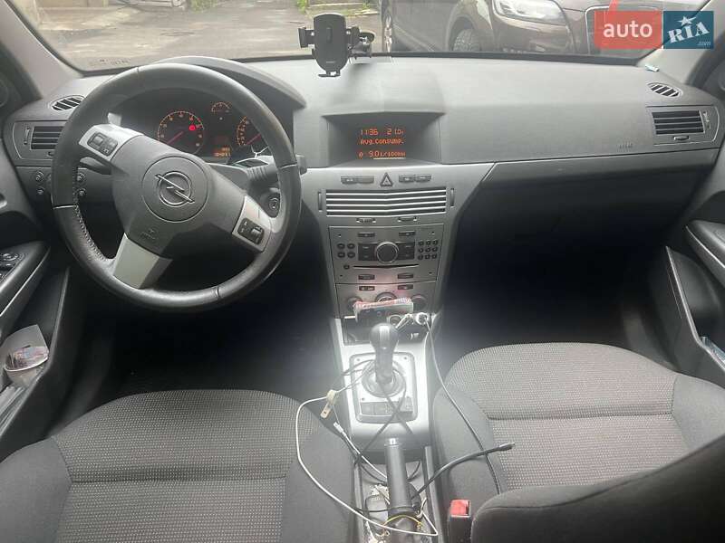 Седан Opel Astra 2013 в Одессе