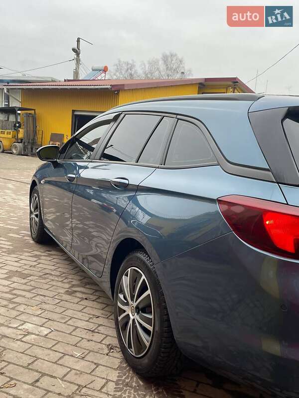 Универсал Opel Astra 2017 в Бориславе
