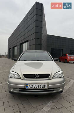 Седан Opel Astra 2006 в Тячеві