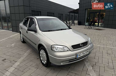 Седан Opel Astra 2006 в Тячеві