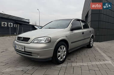 Седан Opel Astra 2006 в Тячеві