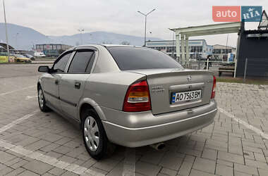 Седан Opel Astra 2006 в Тячеві