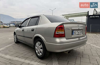 Седан Opel Astra 2006 в Тячеві